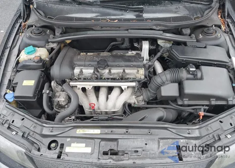 2004 Volvo S60 2.4 from USA, damaged, VIN YV1RS61T442319418